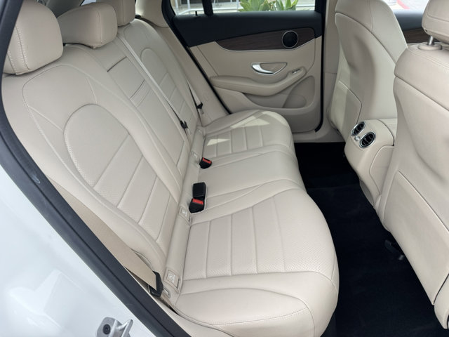 2022 Mercedes Benz GLC 300 photo 8