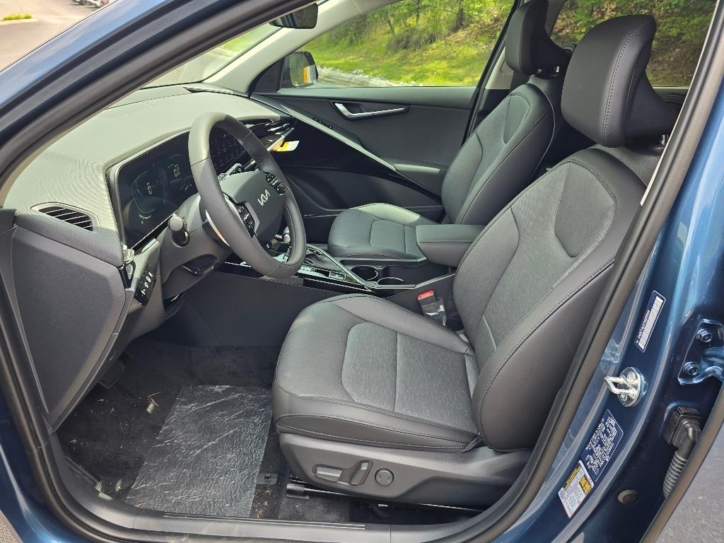 2025 Kia Niro SX Touring photo 5