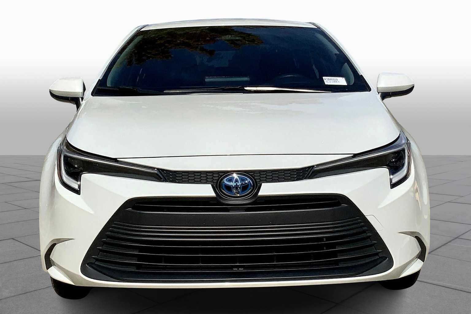 2024 Toyota Corolla Hybrid LE photo 3