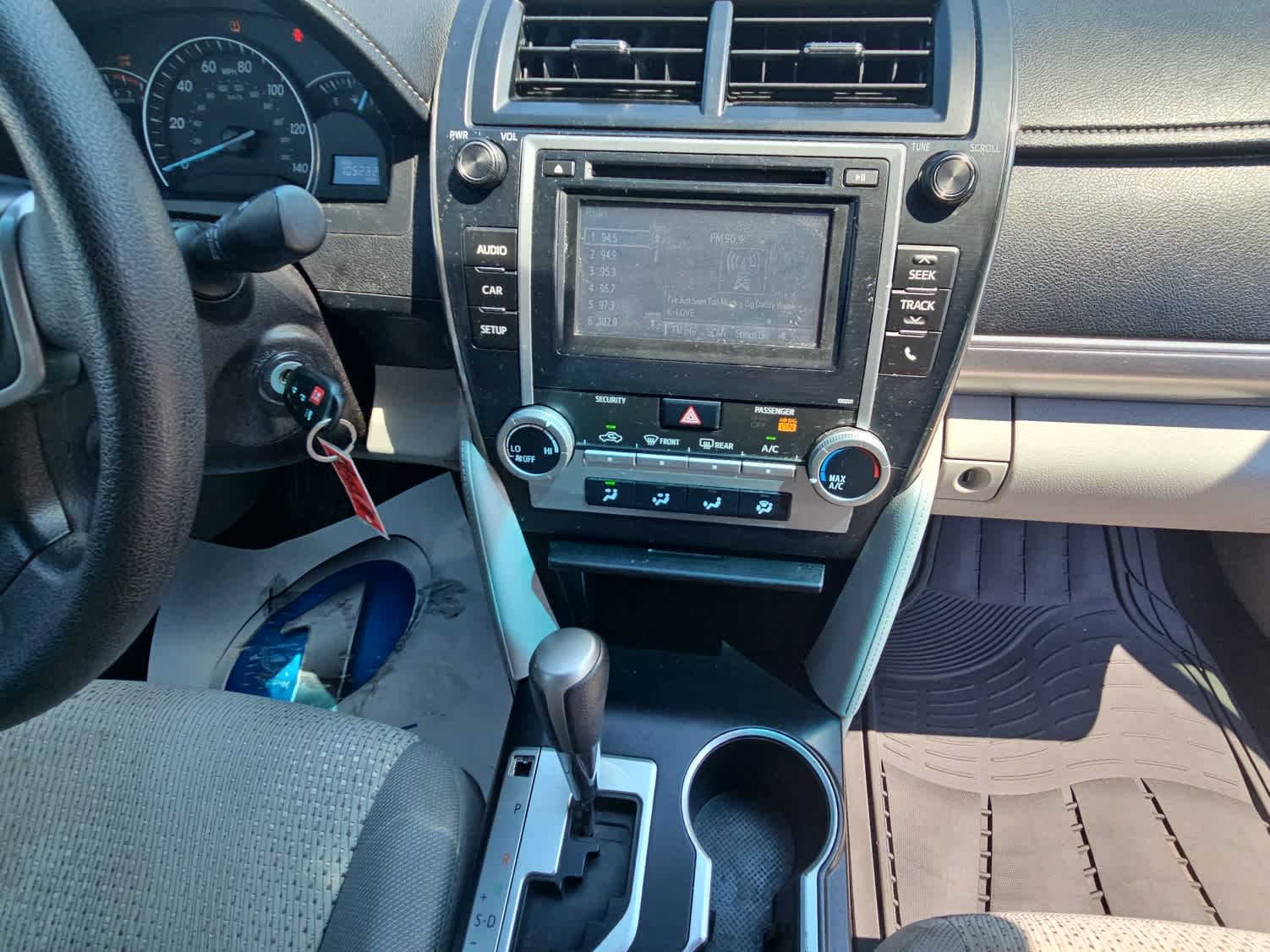 2014 Toyota Camry LE photo 14
