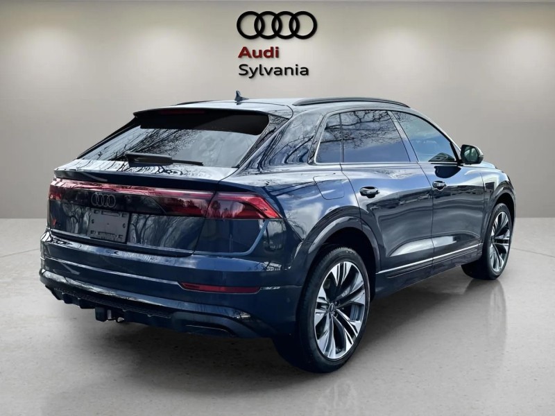 2025 Audi Q8 55 Premium Plus photo 7