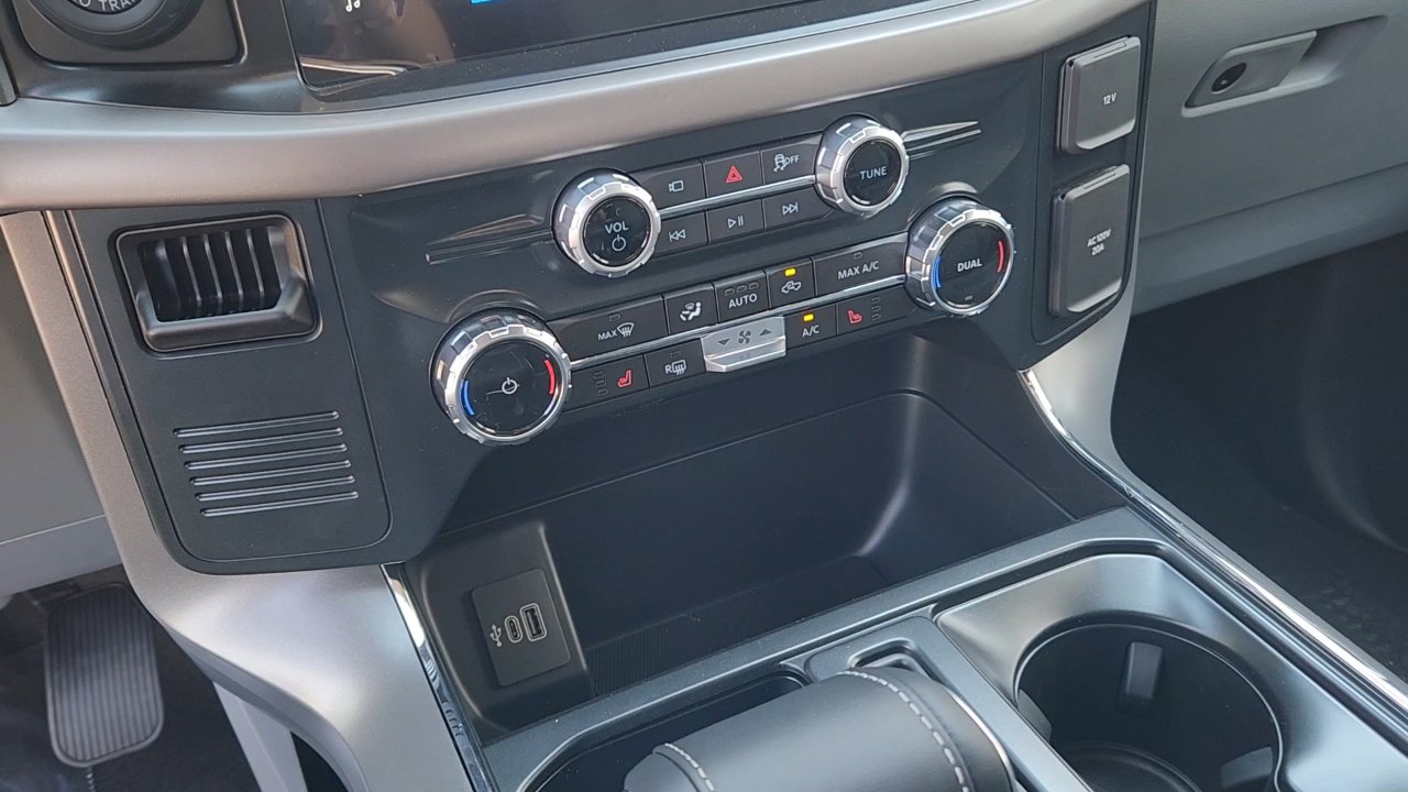 2025 Ford F-150 Lightning XLT photo 16