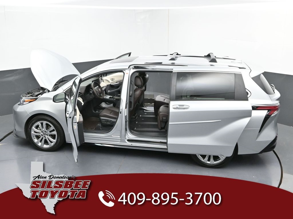 2022 Toyota Sienna Platinum photo 32