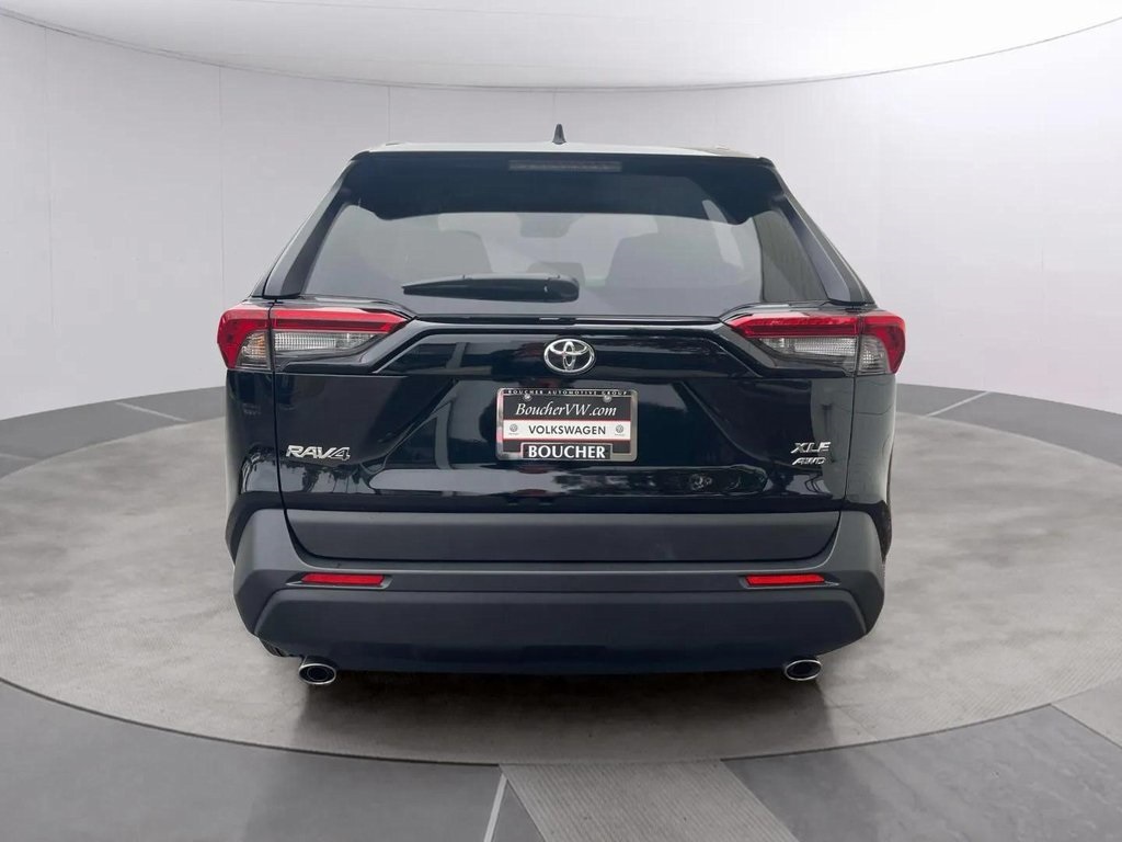 2025 Toyota RAV4 XLE photo 4