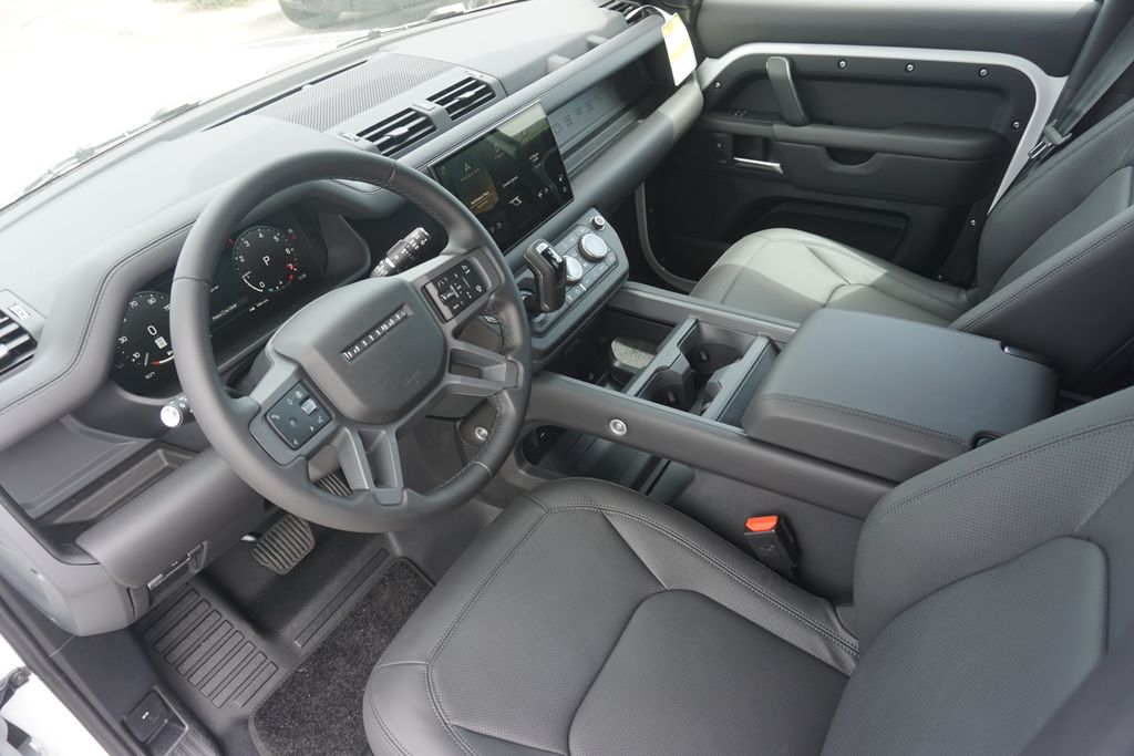 2025 Land Rover Defender 130 X-Dynamic SE photo 17