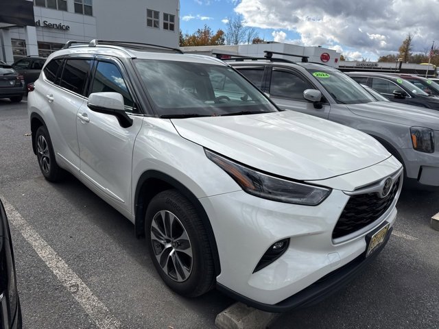 2021 Toyota Highlander XLE photo 4
