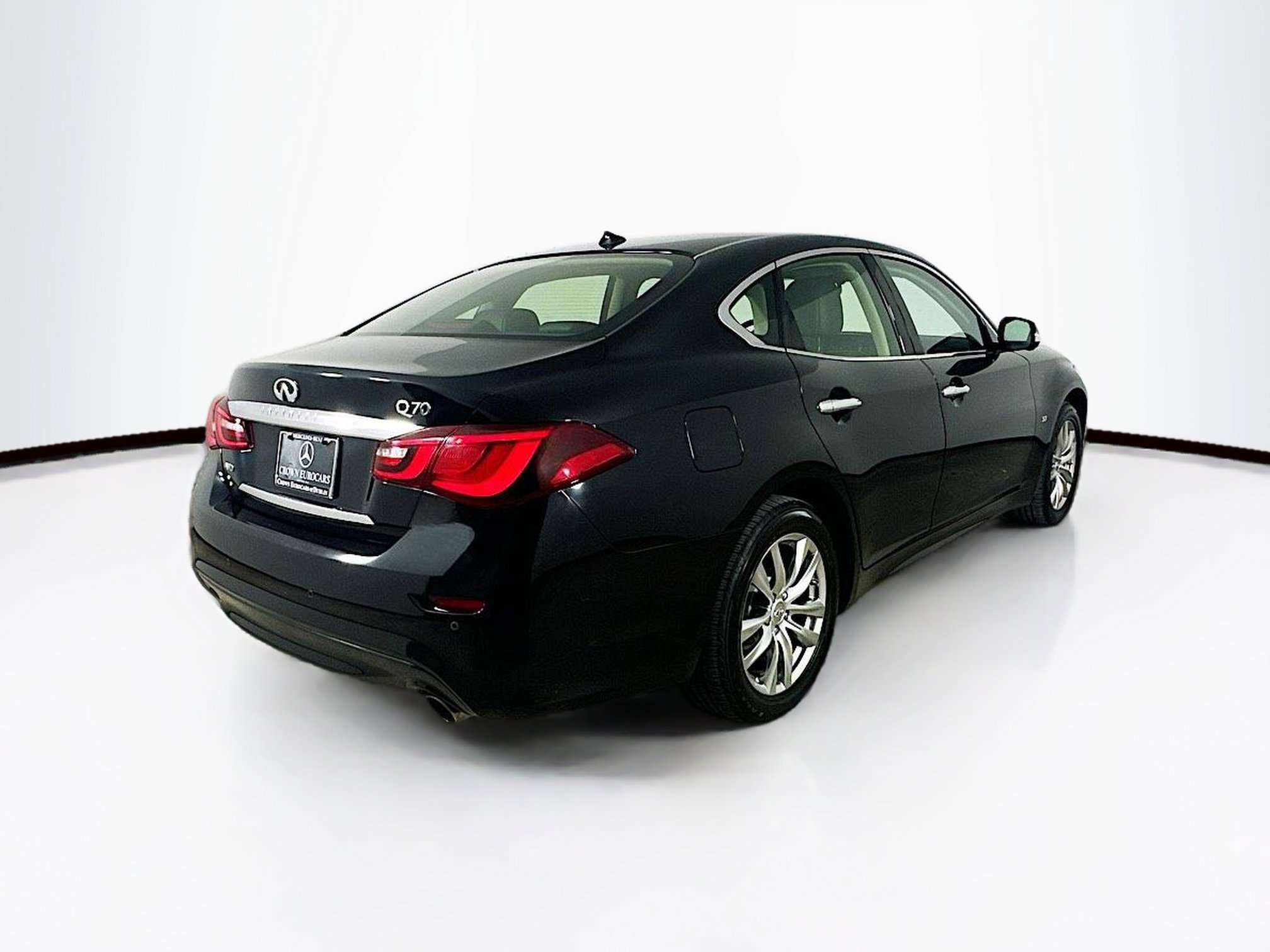 2017 Infiniti Q70 photo 7