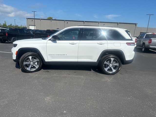 2025 Jeep Grand Cherokee Limited photo 3