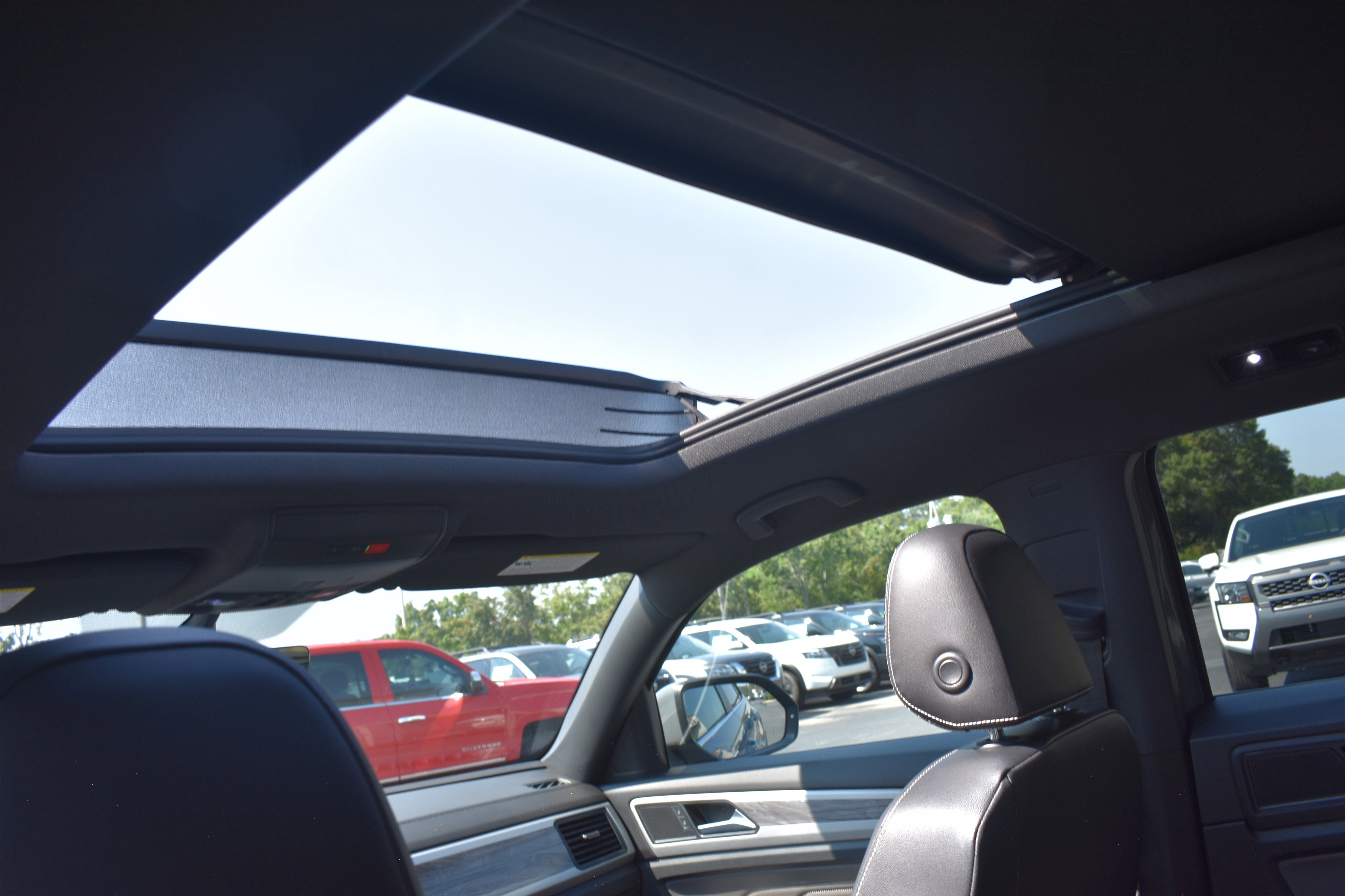 2021 Volkswagen Atlas Cross Sport V6 SE Technology photo 3
