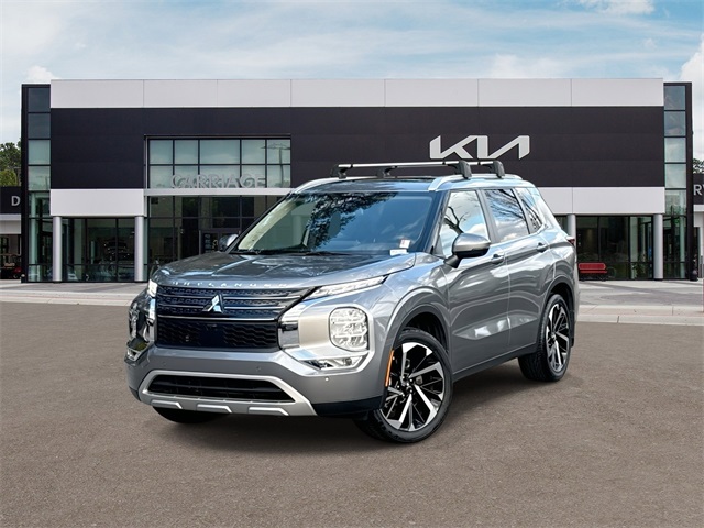 2022 Mitsubishi Outlander SE's photo