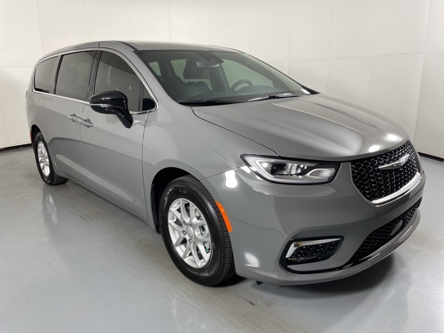 2025 Chrysler Pacifica photo 2