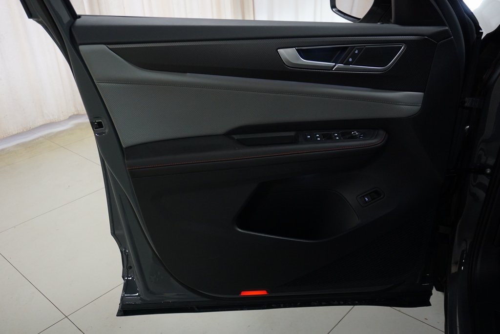 2025 Volkswagen Atlas Peak Edition SE photo 27