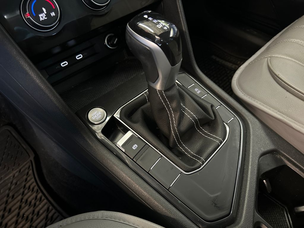 2022 Volkswagen Tiguan S photo 14