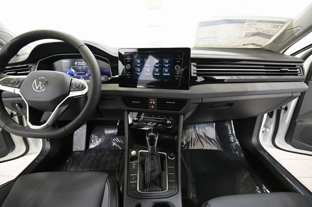 2025 Volkswagen Jetta 1.5T SE photo 2