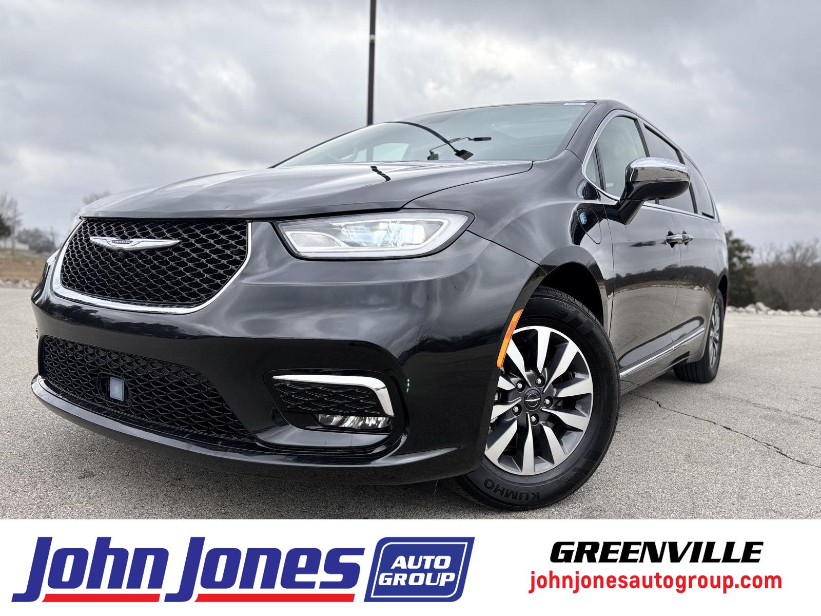 2023 Chrysler Pacifica Hybrid Limited's photo