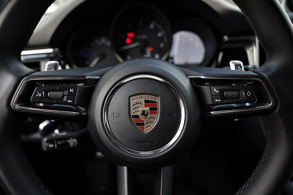 2024 Porsche Macan T photo 35