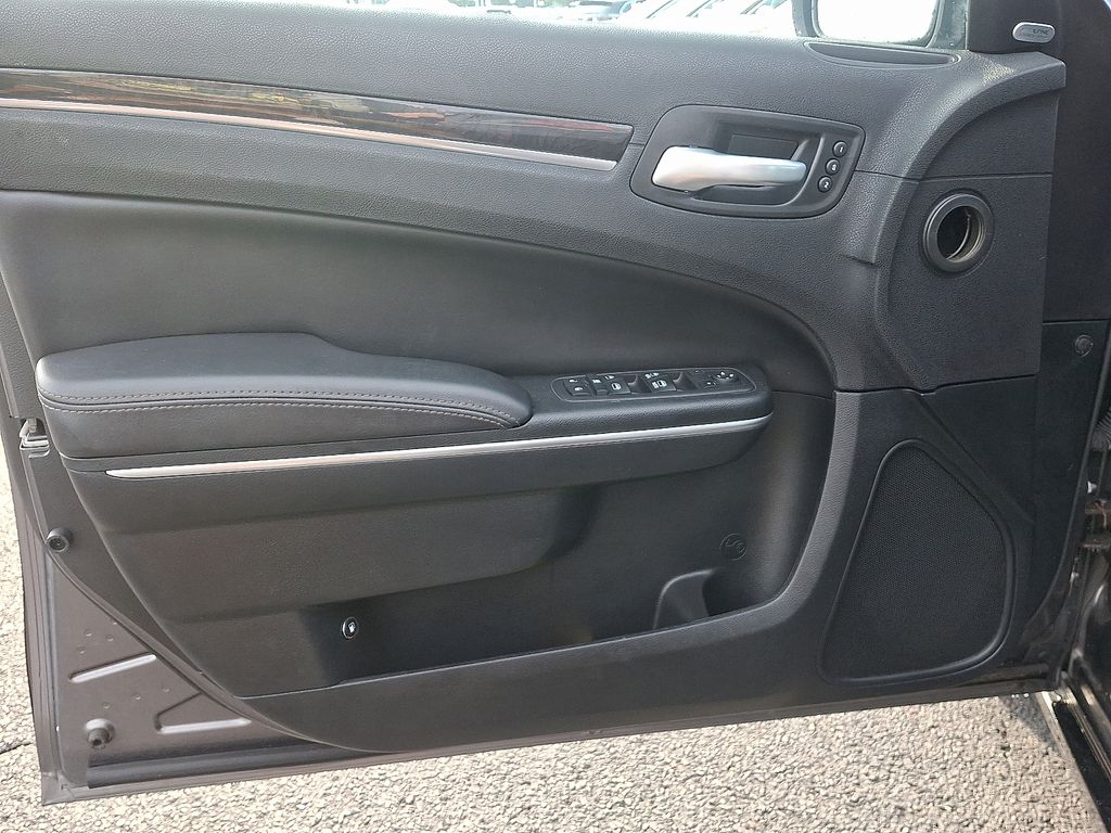 2018 Chrysler 300 Limited photo 11