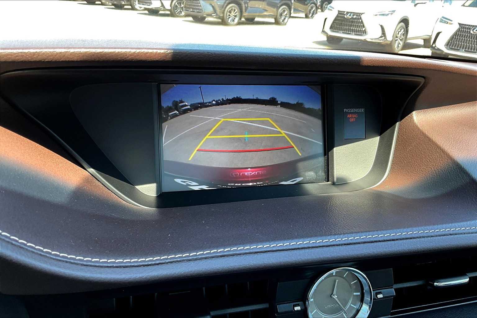 2017 Lexus ES 350 photo 24