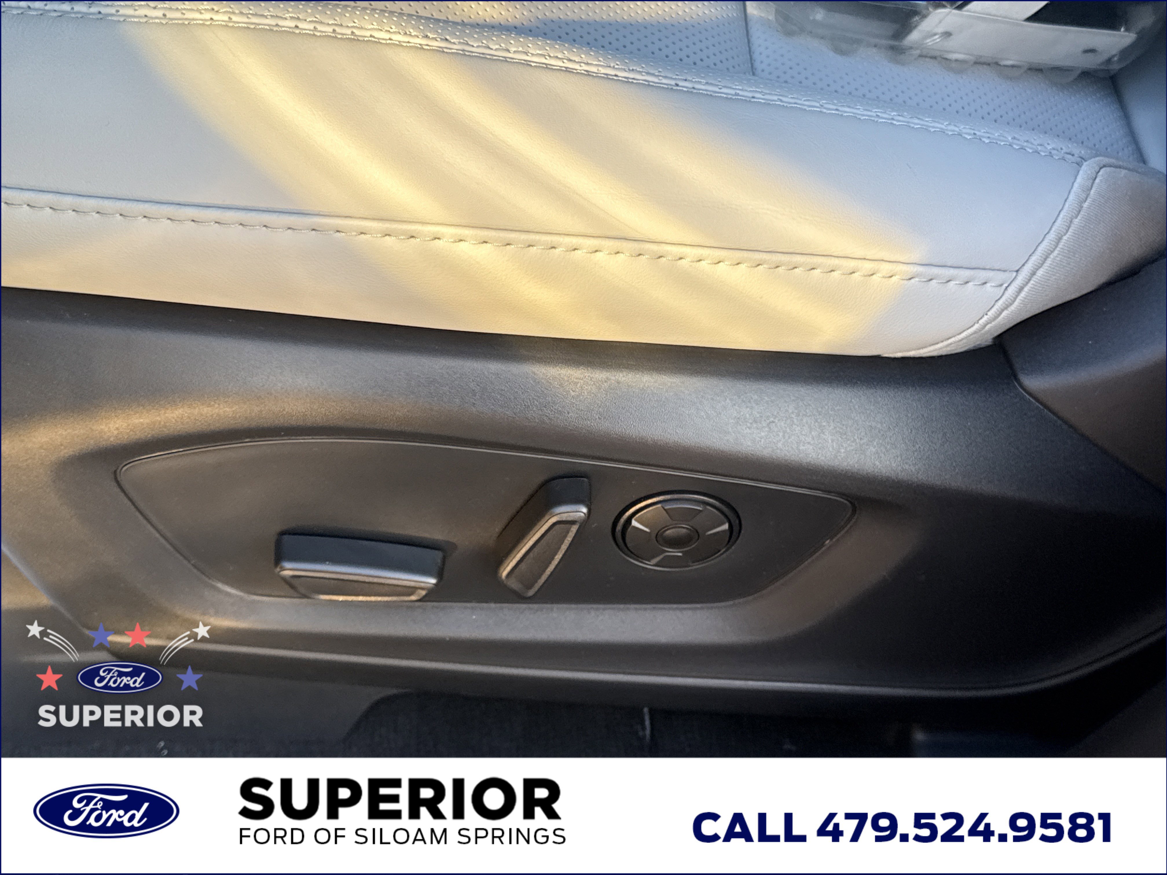 2025 Ford Explorer Platinum photo 2