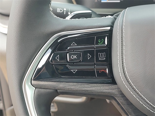 2025 Jeep Grand Cherokee Overland photo 18