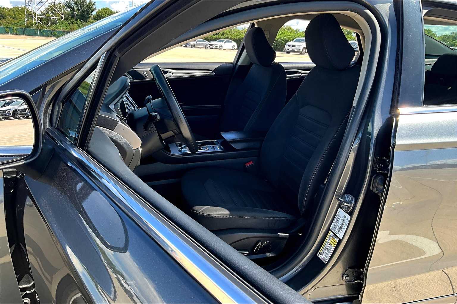 2020 Ford Fusion Hybrid SE photo 7