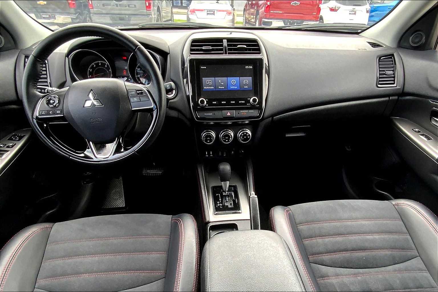 2024 Mitsubishi Outlander Sport SE photo 13