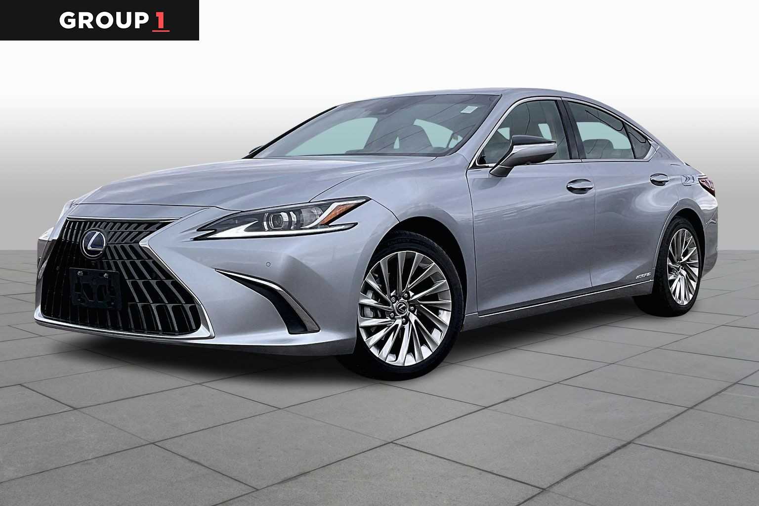 2022 Lexus ES Hybrid 300h Luxury's photo