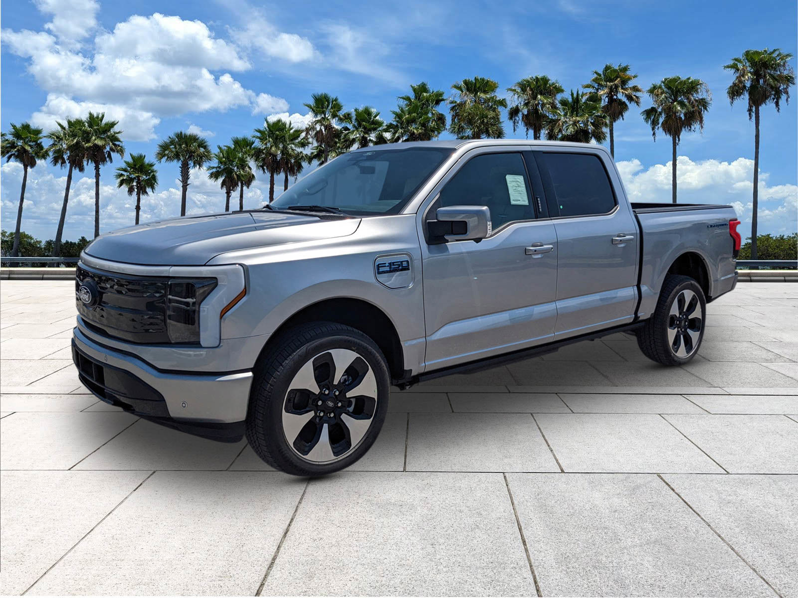 2025 Ford F-150 Lightning Platinum photo 4