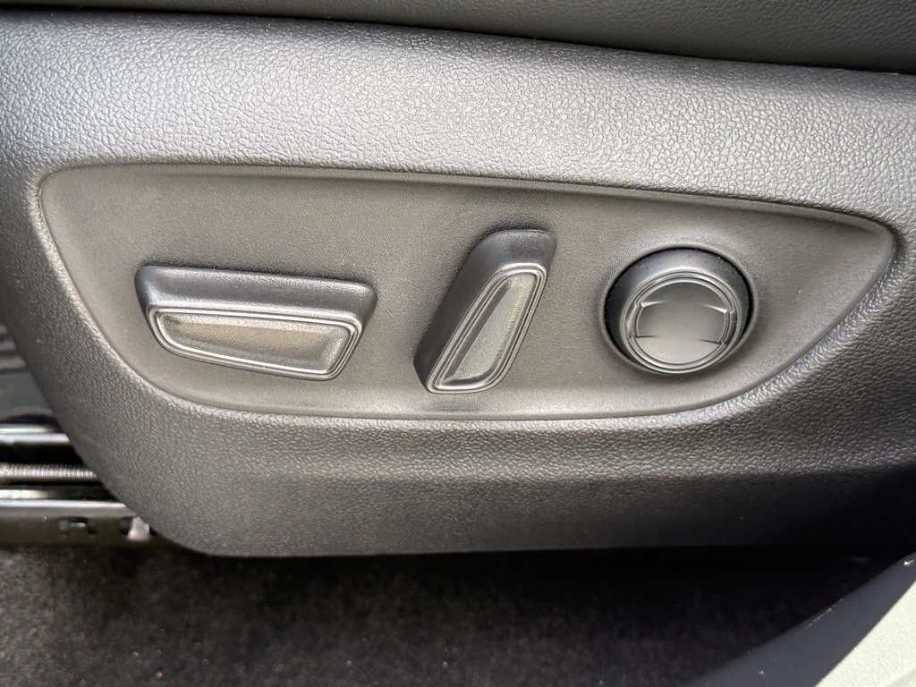 2023 Toyota Highlander XLE photo 18