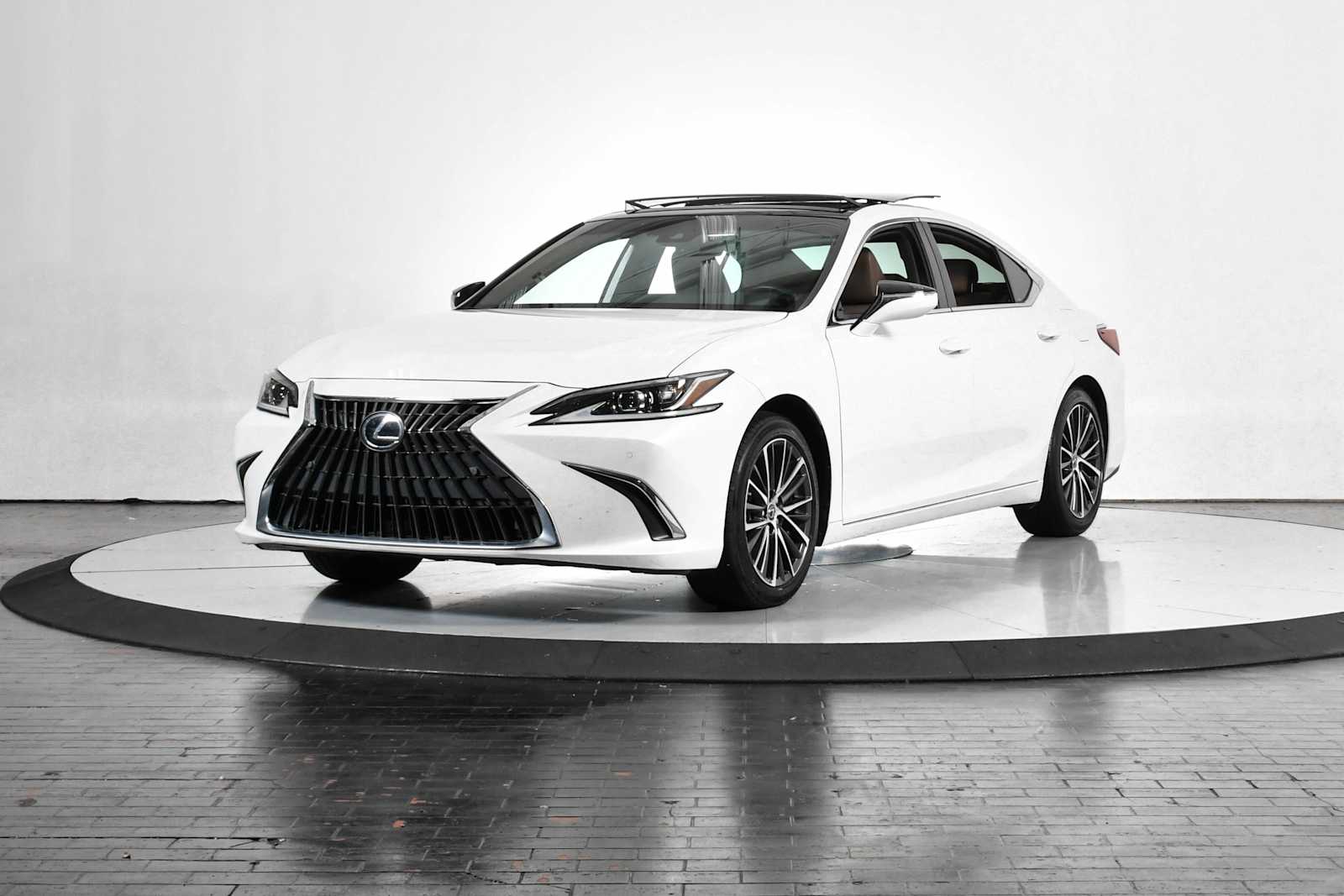 2025 Lexus ES 350's photo