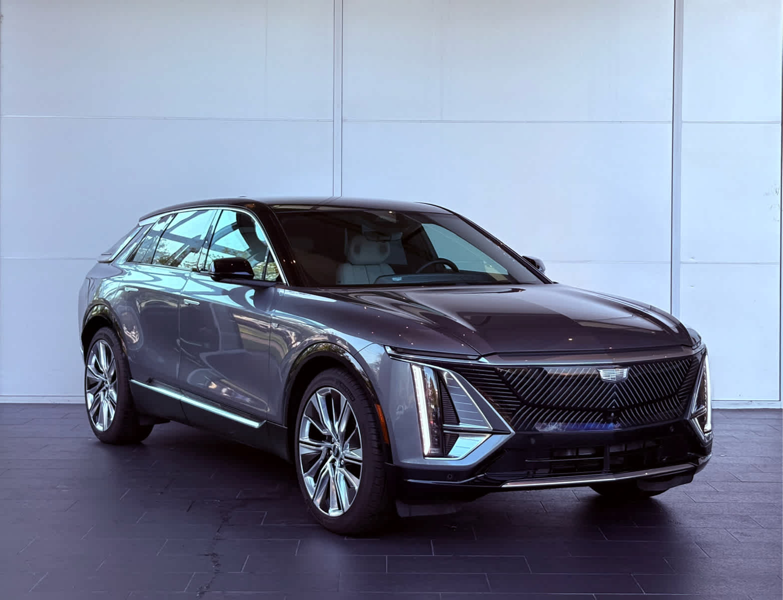 2023 Cadillac Lyriq Luxury photo 3