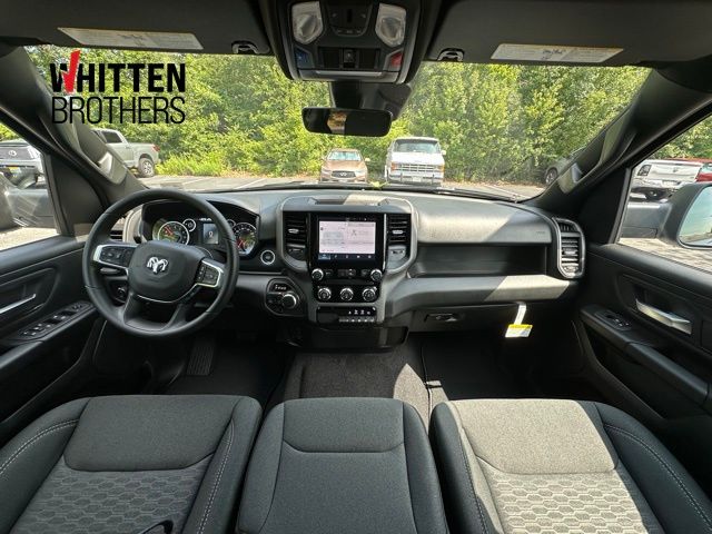 2025 Ram 1500 Tradesman photo 2