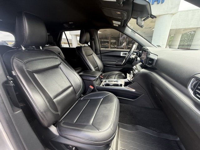 2020 Ford Explorer XLT photo 19