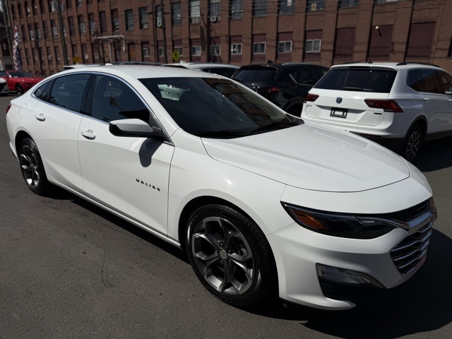 2024 Chevrolet Malibu 1LT photo 3