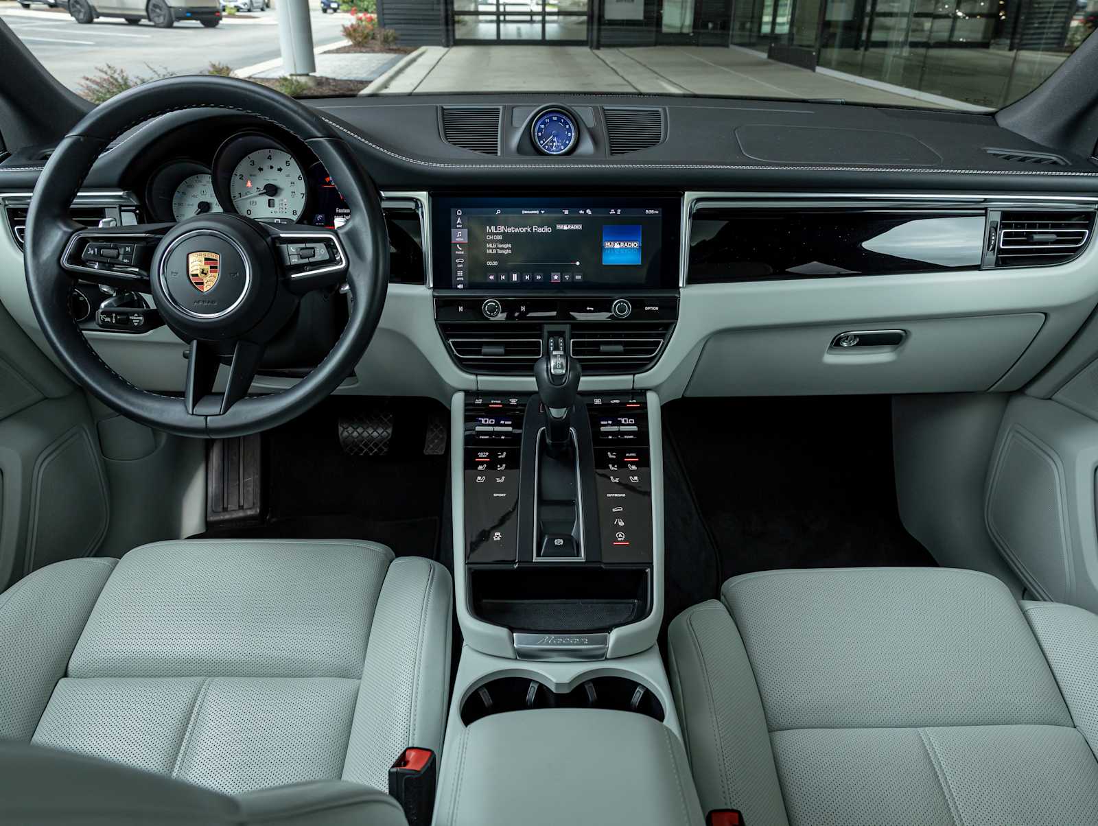 2023 Porsche Macan T photo 4