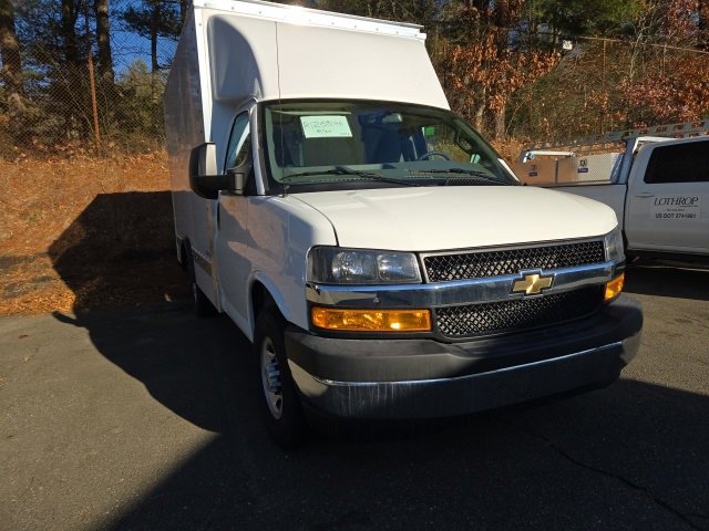 2024 Chevrolet Express 3500 Cutaway photo 3