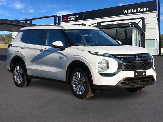 2025 Mitsubishi Outlander Plug-in Hybrid ES's photo