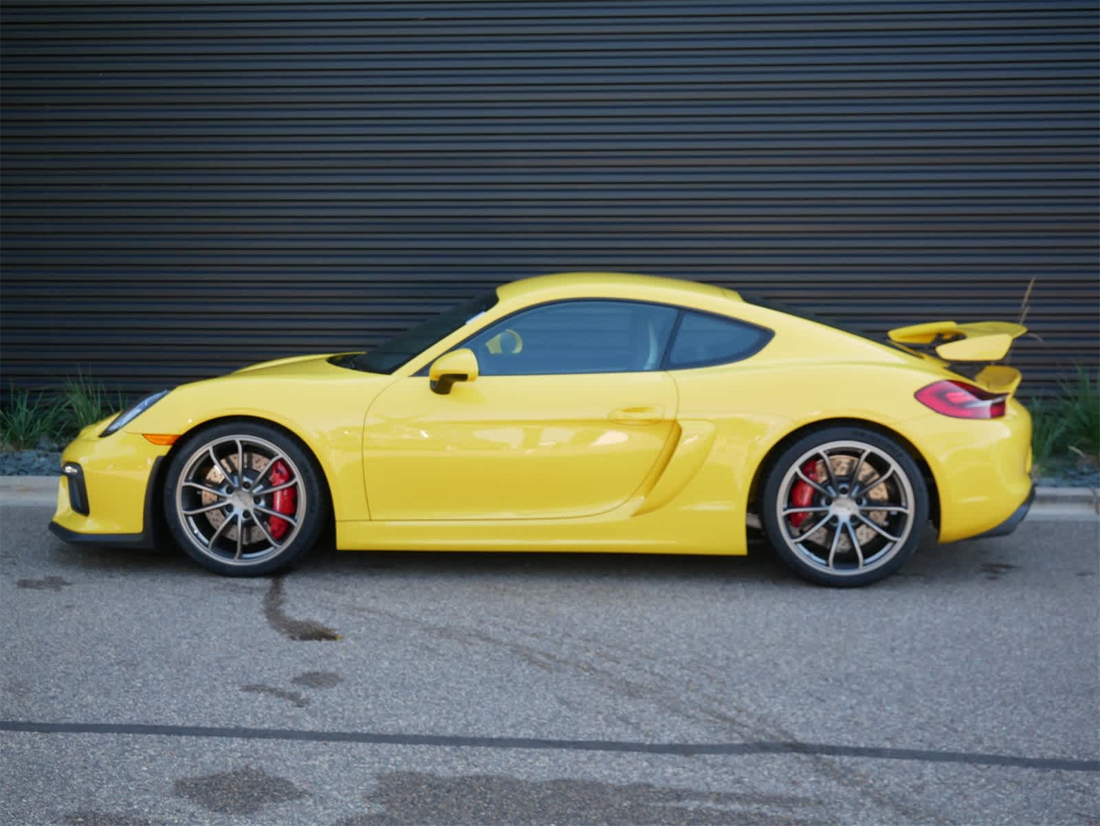 2016 Porsche Cayman GT4 photo 2