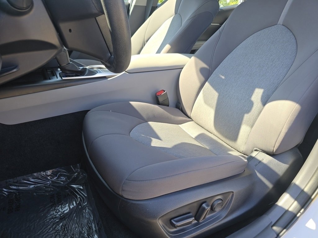 2023 Toyota Camry LE photo 22