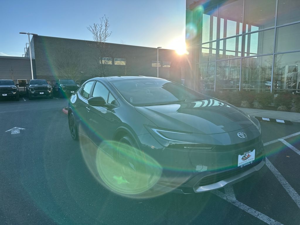 2026 Toyota Prius SE's photo