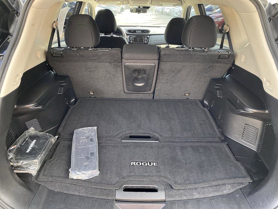 2019 Nissan Rogue S photo 17