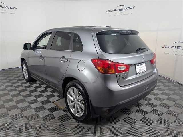 2015 Mitsubishi Outlander Sport SE photo 2