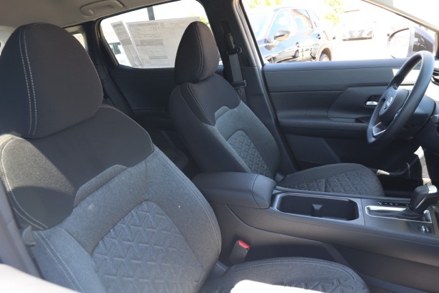 2026 Nissan Kicks SV photo 18