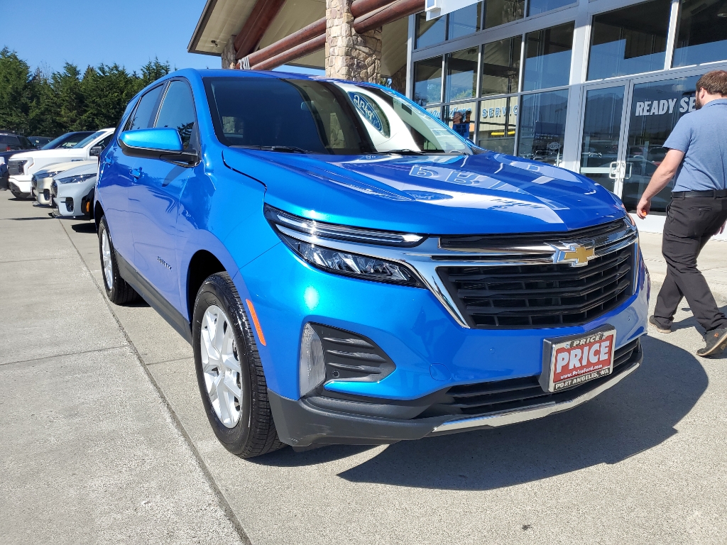 2024 Chevrolet Equinox LT photo 2