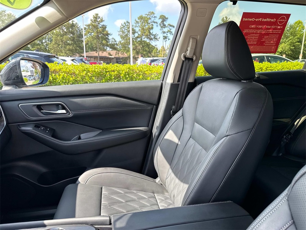 2025 Nissan Rogue Platinum photo 14