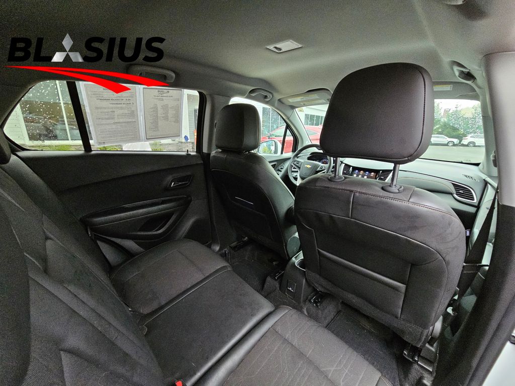 2022 Chevrolet Trax LT photo 18