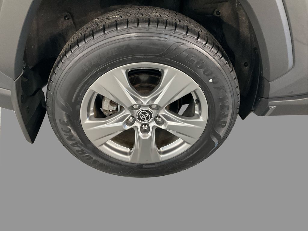 2023 Toyota RAV4 XLE photo 19