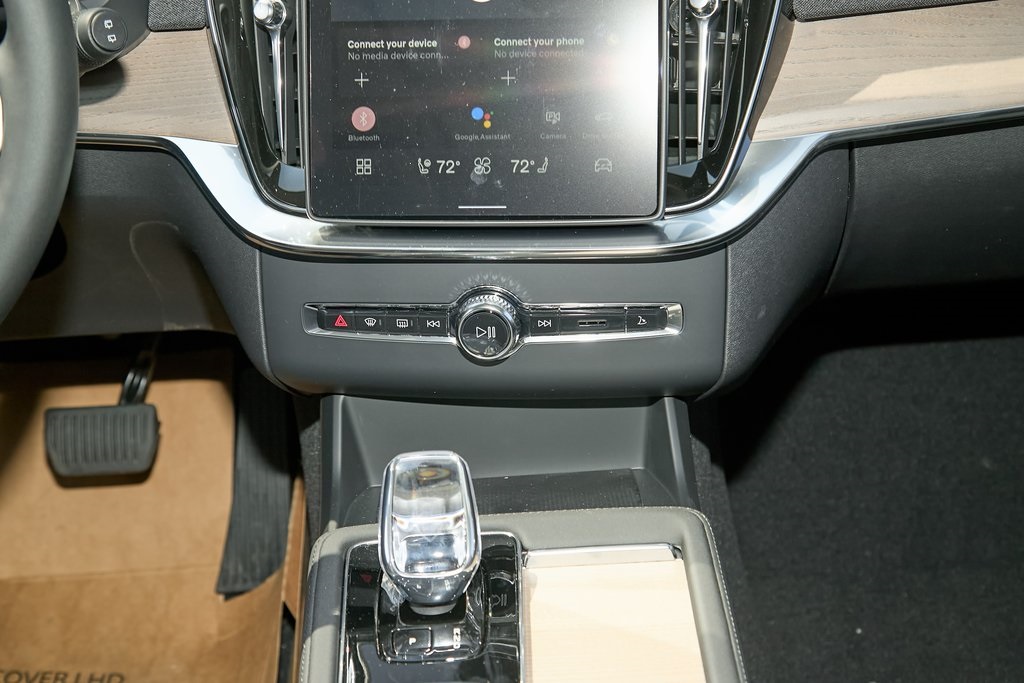 2025 VOLVO XC90 - Image 24