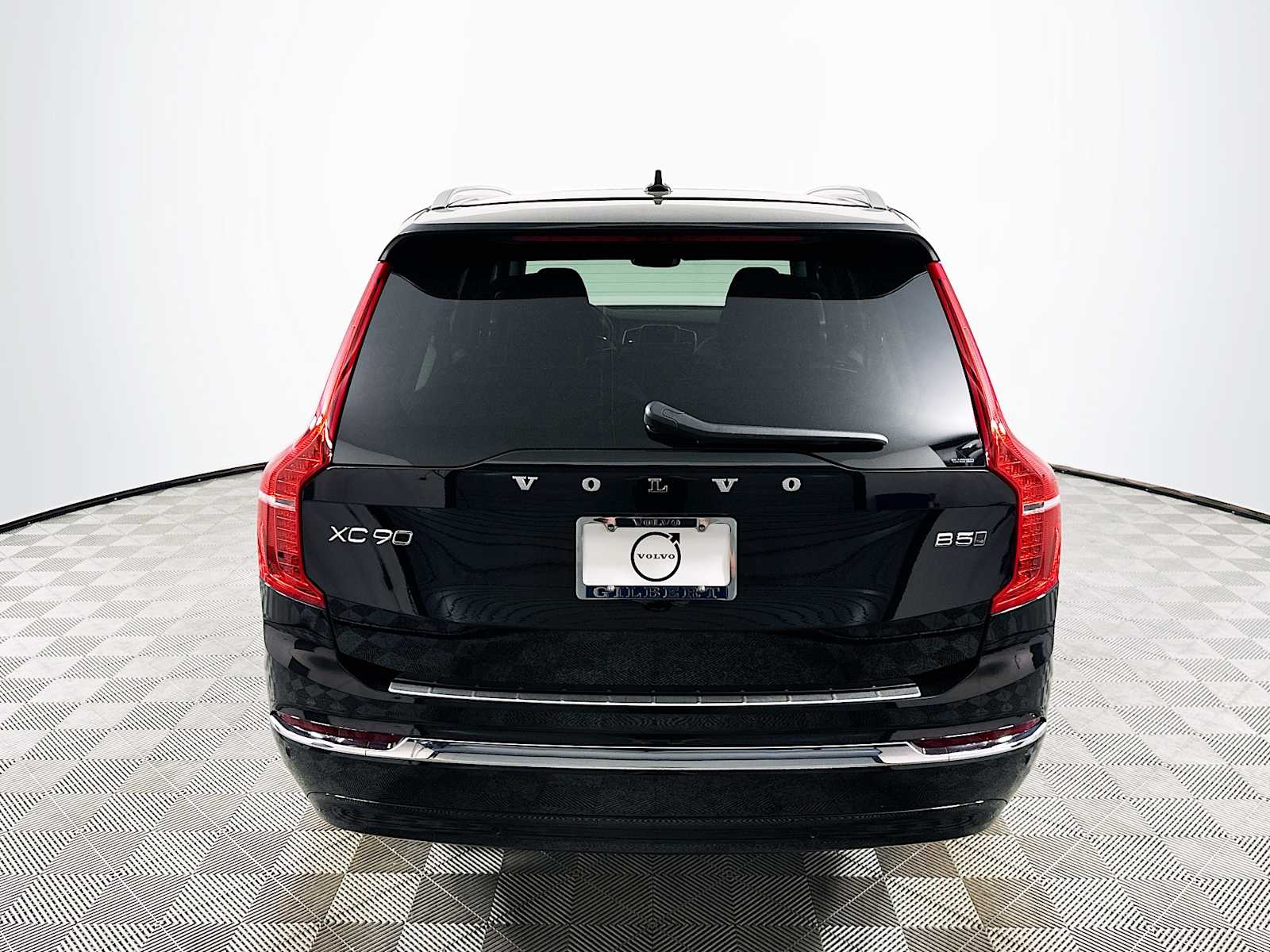 2025 Volvo XC90 B5 Plus AWD photo 4