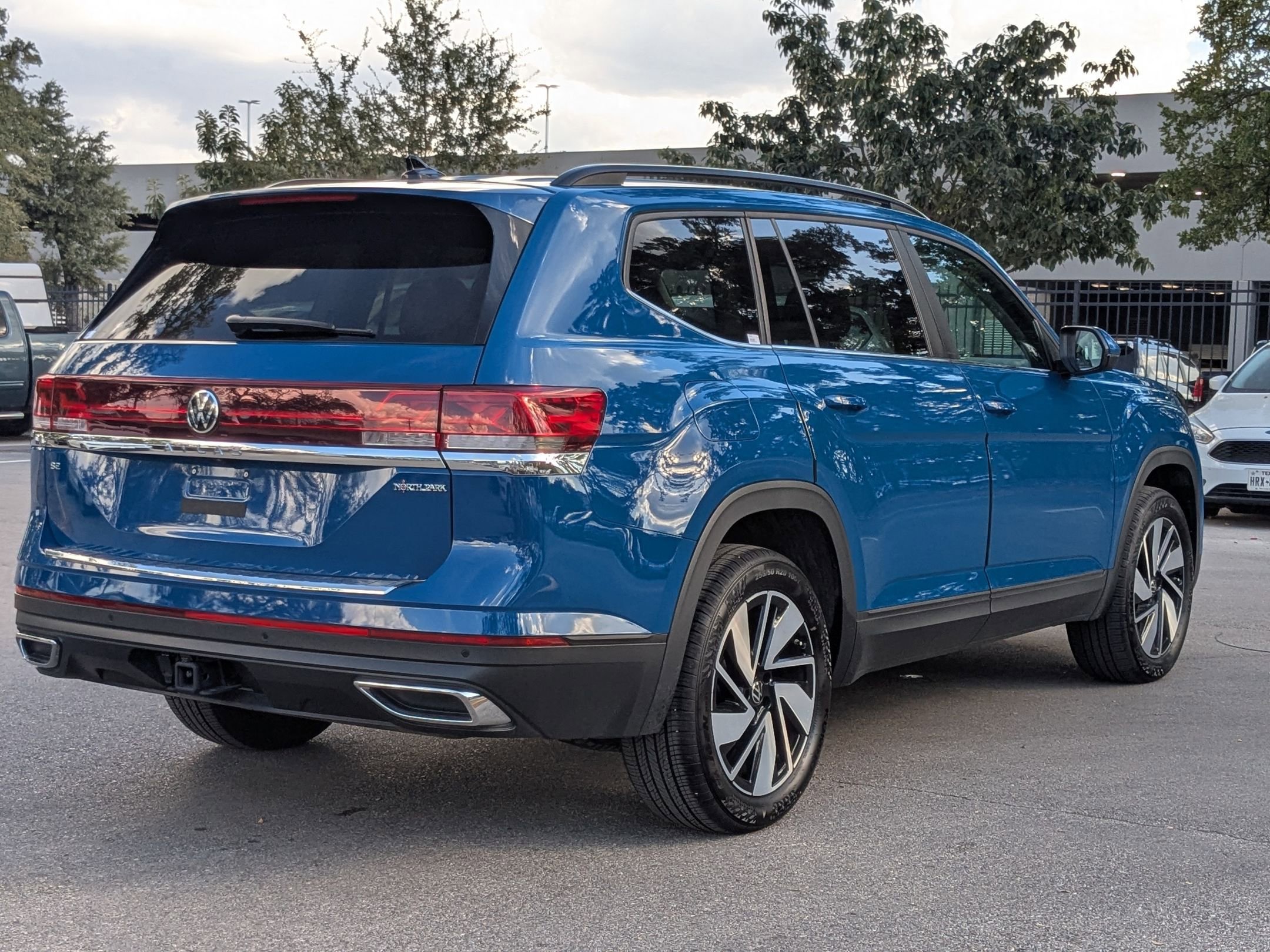 2025 Volkswagen Atlas SE Technology photo 2